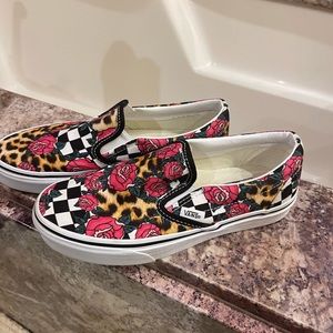 Size 6 women’s vans brand new without the box
